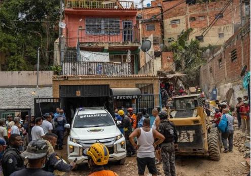 Van 12 muertos por el derrumbe en Petare