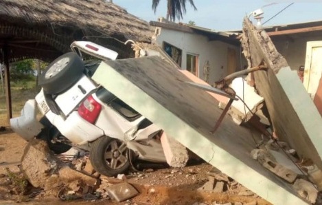 Perdió el control de una camioneta y se mató al estrellarse contra una casa en Caimare Chico