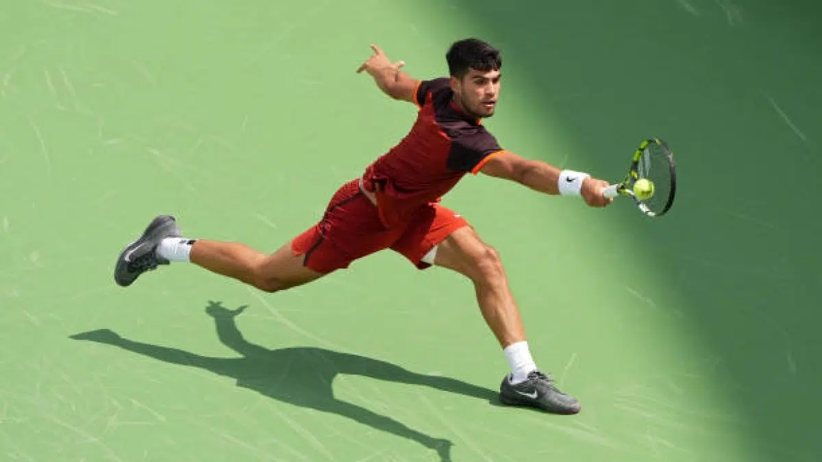 Carlos Alcaraz rompió su raqueta y fue sorprendido por Gael Monfils