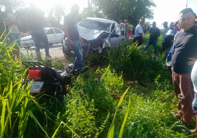 Vehículo impactó a cuatro mujeres en motos: Una falleció y tres resultaron heridas en Sur del Lago