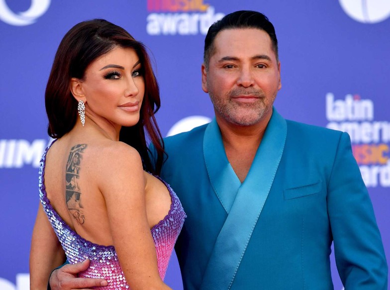 Óscar de la Hoya encendió las redes tras bailar en tanga con con su pareja