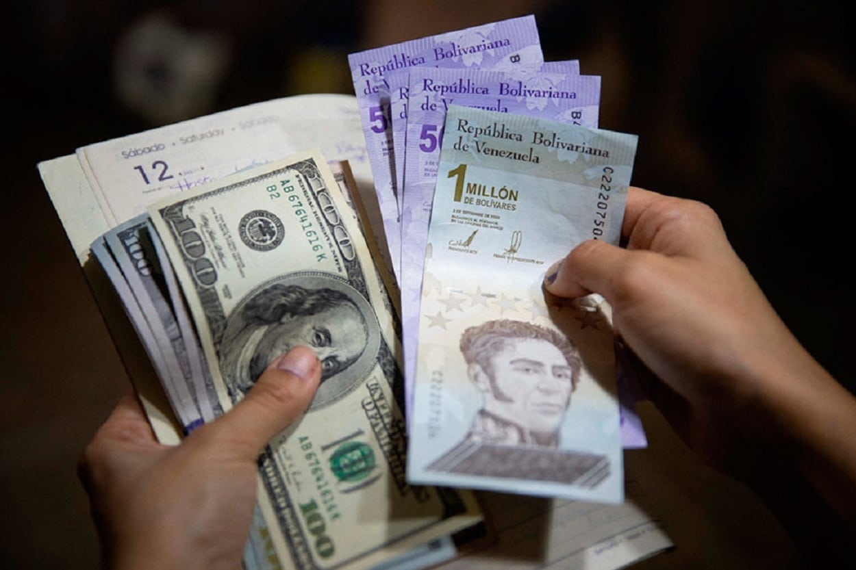 Crece a 21,62 % la diferencia de precio entre el dólar oficial y el paralelo