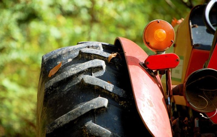 Murió mujer aplastada tras caer de un tractor en Yaracuy