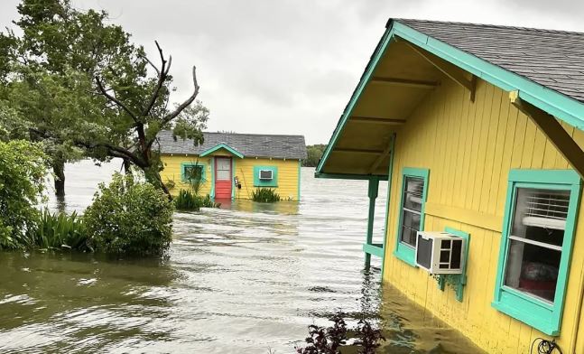 Debby se degrada a tormenta tropical