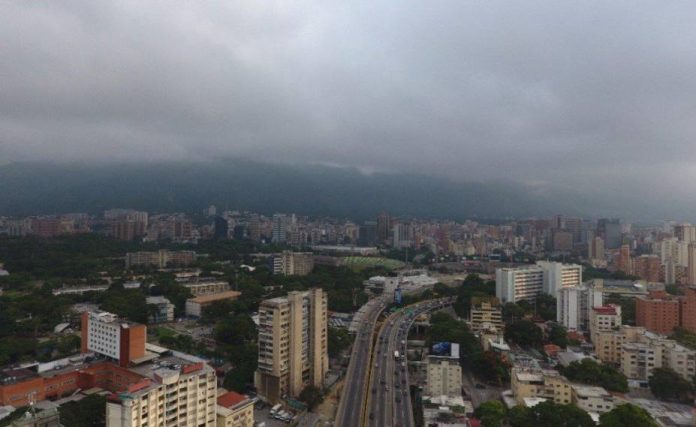 Onda Tropical Nro. 48 se encuentra sobre el centro de Venezuela: Se espera cielo parcialmente nublado este lunes 28-Oct