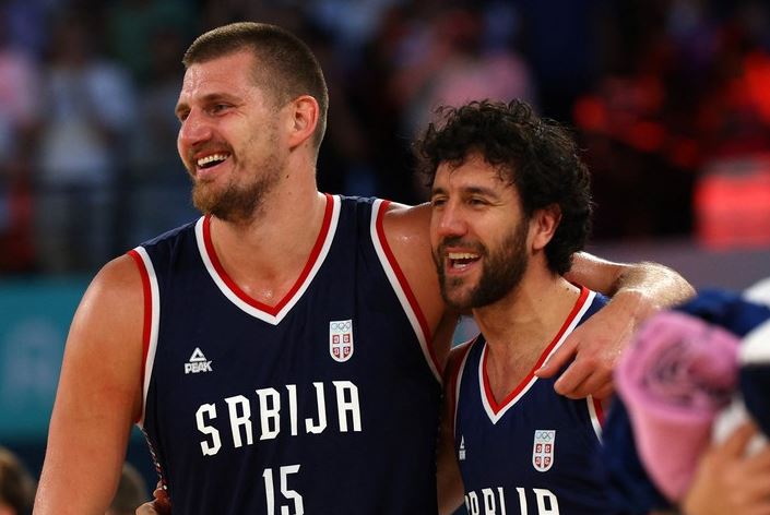 Nikola Jokic comandó el triunfo de Serbia para coquistar el bronce olímpico en baloncesto