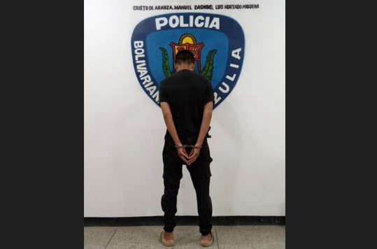 Detenido por ingresar desnudo al dormitorio de su prima adolescente para intentar violarla