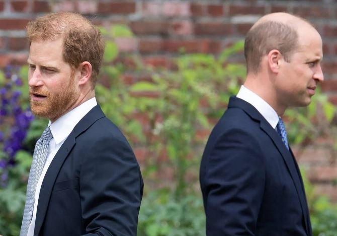 Afirman que el príncipe William no quiere que Harry asista a su coronación cuando se convierta en Rey