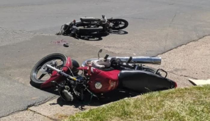 Reportan fuerte choque entre dos motos en Integración Comunal