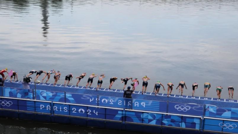 Francia celebró el desarrollo de pruebas de triatlón en el Sena