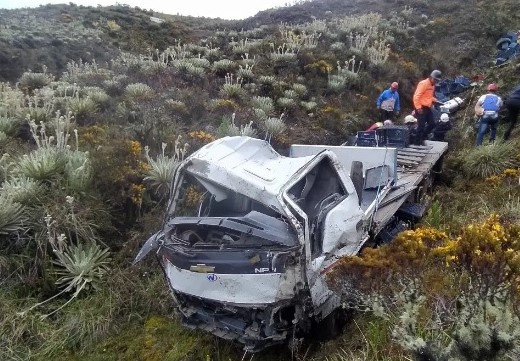 Un hombre muerto y otro herido dejó vuelco de un camión en la carretera trasandina en Mérida