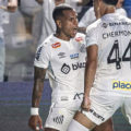 Rómulo Otero anotó un tanto para la causa de Santos en la Serie B de Brasil