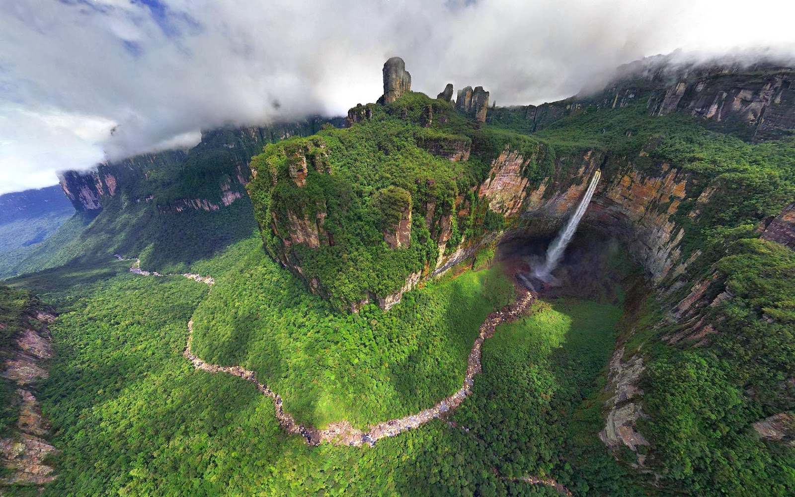 Español viajó a Venezuela para esparcir las cenizas de su amada en Canaima: Última voluntad cumplida