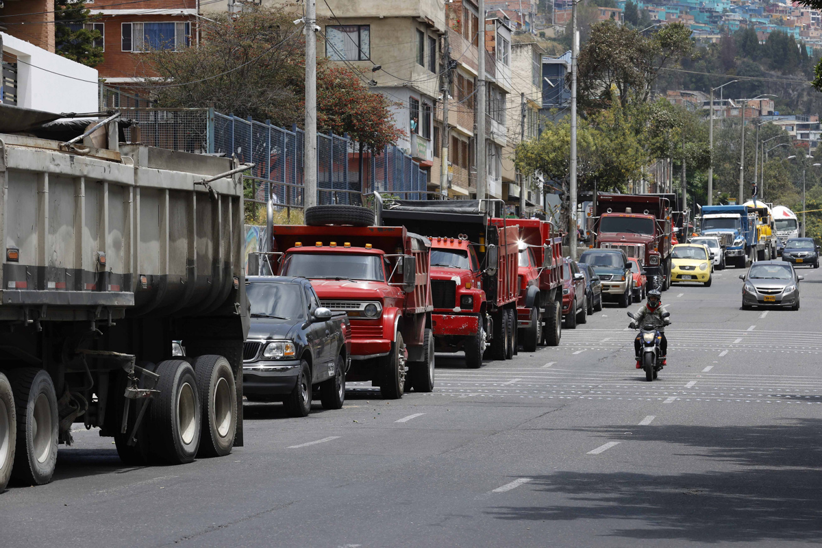 El paro de camioneros colombianos paraliza parcialmente la frontera con Venezuela