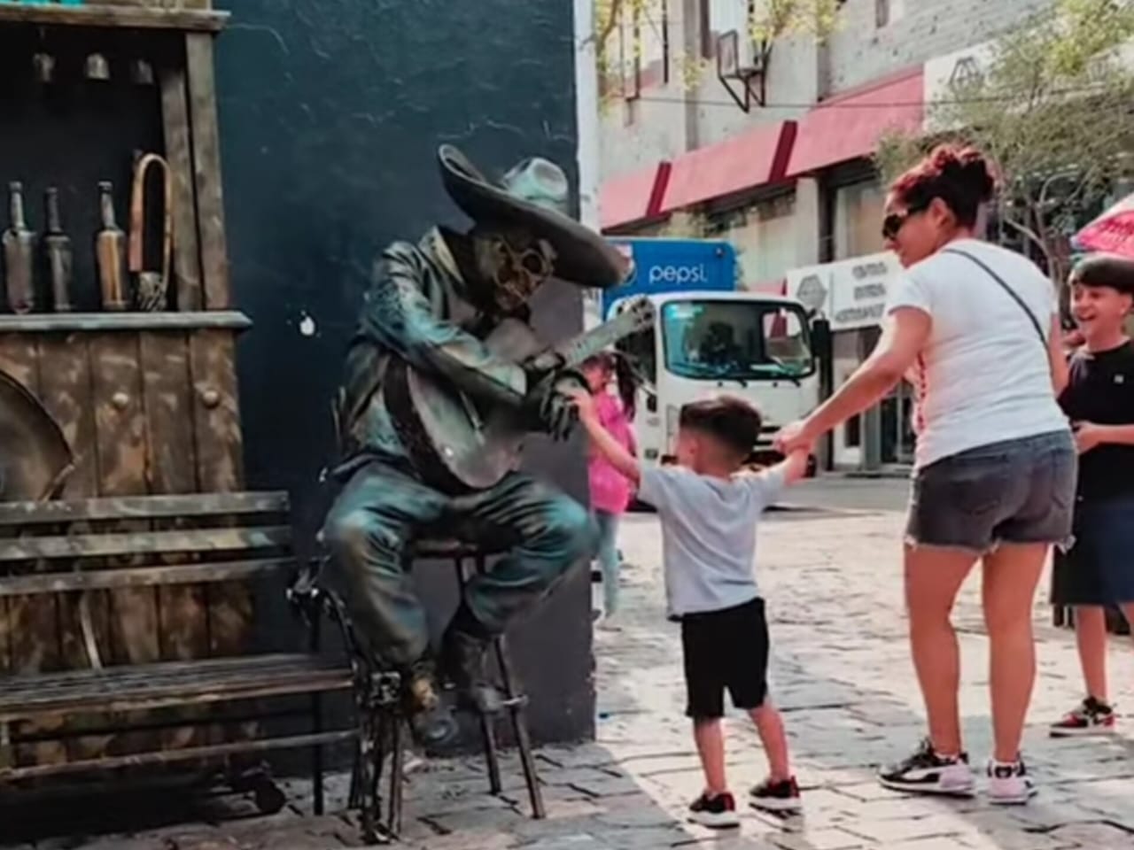 Esta fue la viral reacción de un niño cuando creyó que una 