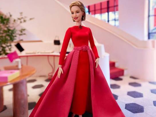 Barbie rinde homenaje a Carolina Herrera