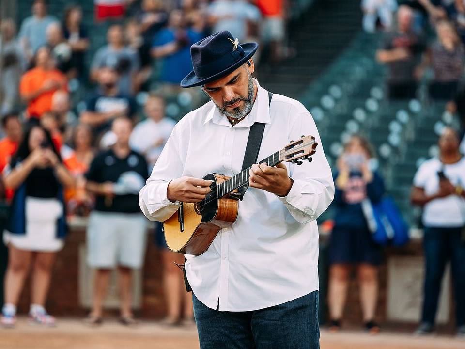 El cuatro venezolano se escuchó en el himno nacional de Estados Unidos en las manos del músico Jorge Glem