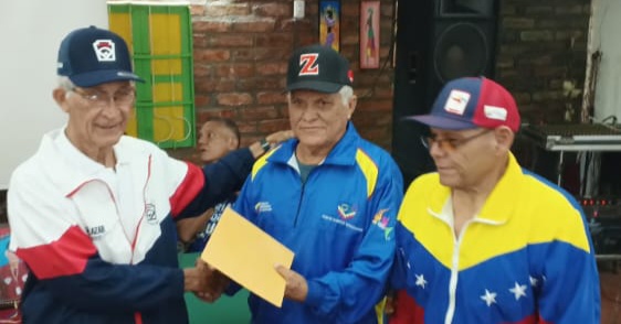 Rendirán homenaje a dos glorias deportivas en la semifinal del softbol femenino