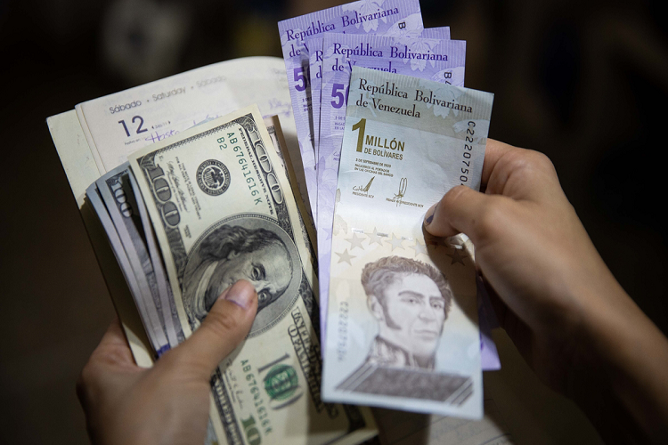 Pagos en bolívares representan el 71 % por brecha entre el dólar oficial y paralelo: Economista Olivero