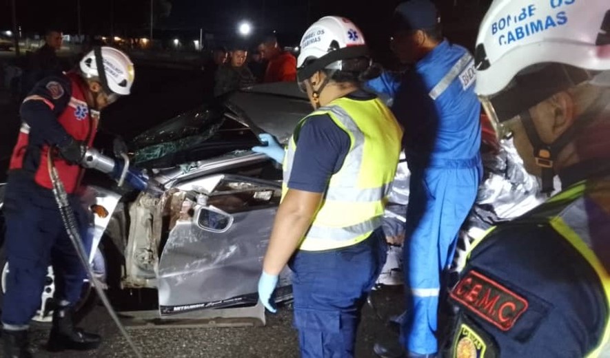 Choque entre carro y camioneta dejó un hombre muerto y otro herido en la av. Intercomunal de Tía Juana en la COL