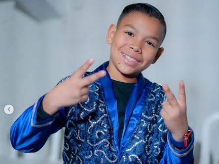 Niño venezolano, promesa de la música, cumple su sueño al cantar con su tocayo Yeison Jiménez y acompañarlo en su gira