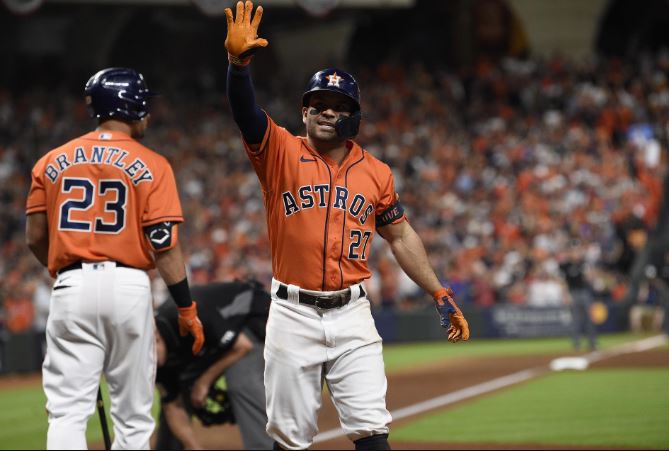 José Altuve igualó en anotadas con el dominicano Alfonso Soriano