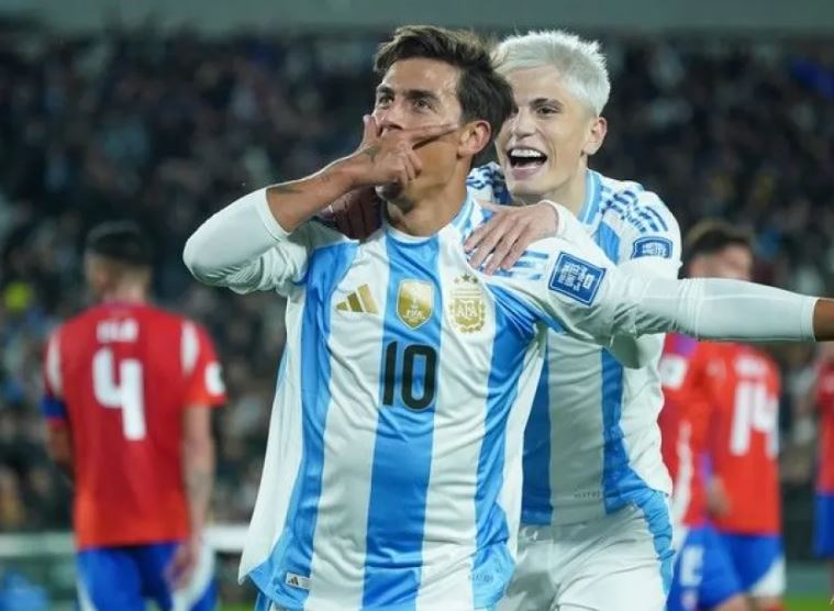 Argentina goleó a Chile y se escapa en la clasificación