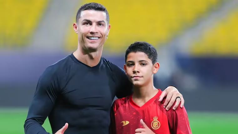 Cristiano Ronaldo está en contra de los smartphones y las redes sociales para su hijo