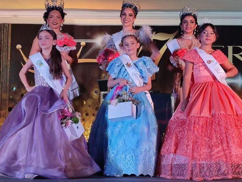 Coronadas reinas y minireinas de la Feria de La Villa del Rosario