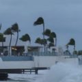 Huracán Helene obliga a miles de personas a salir de Florida