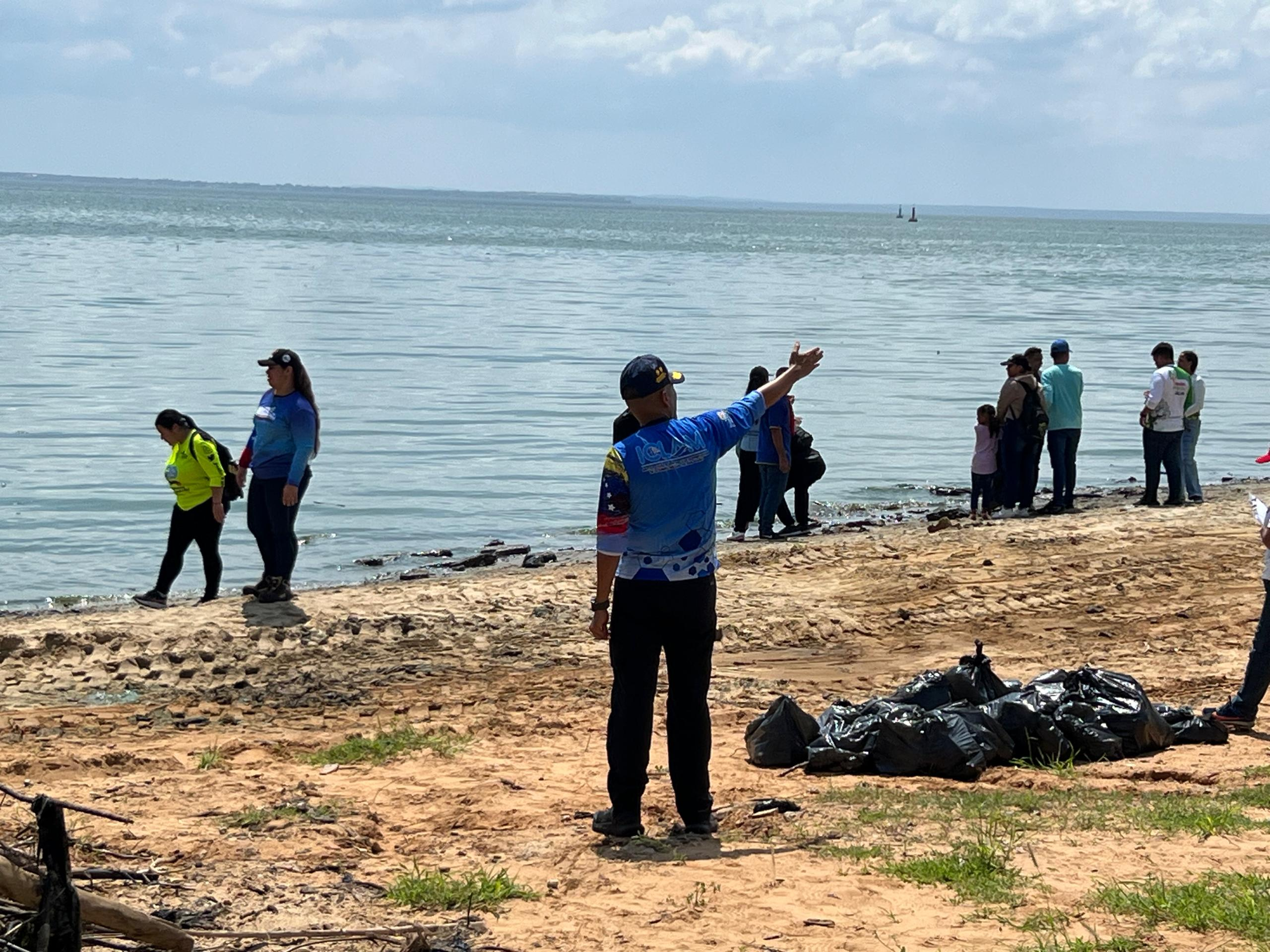 Autoridades ejecutaron jornada de saneamiento ambiental para celebrar el Día Mundial de las Playas