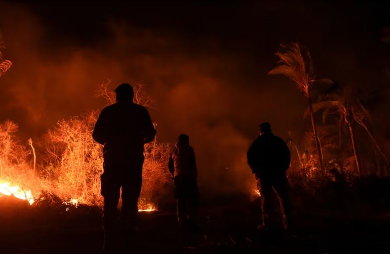 Bolivia lucha desde hace dos meses contra más de 3.000 focos de incendios y suspende las quemas controladas de tierras