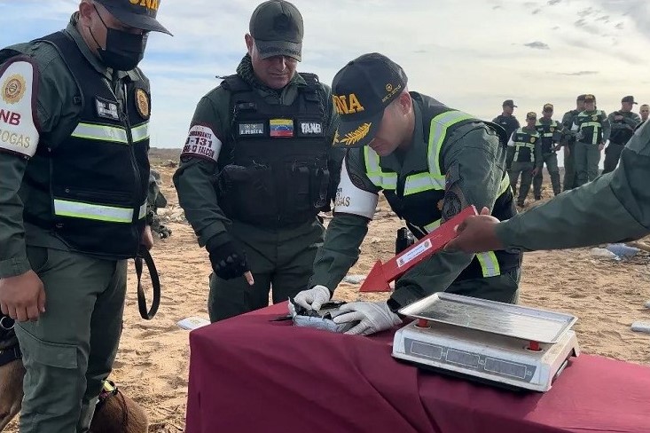 Autoridades de la GNB localizaron 12 mil 500 kilos de marihuana en las costas de Falcón