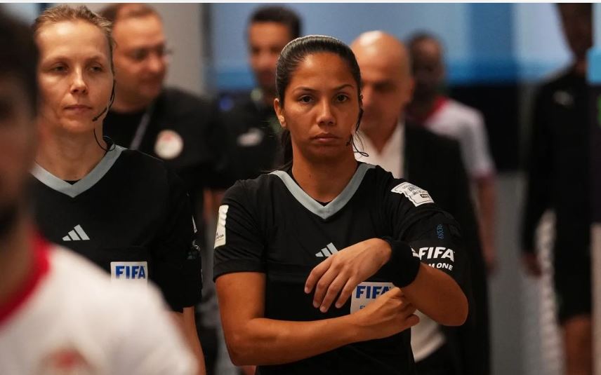 La venezolana Oriana Zambrano marcó historia en el arbitraje femenino durante el Mundial de Futsal