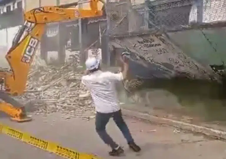 Al alcalde de Cartagena casi le cae un muro durante la supervisión de una obra