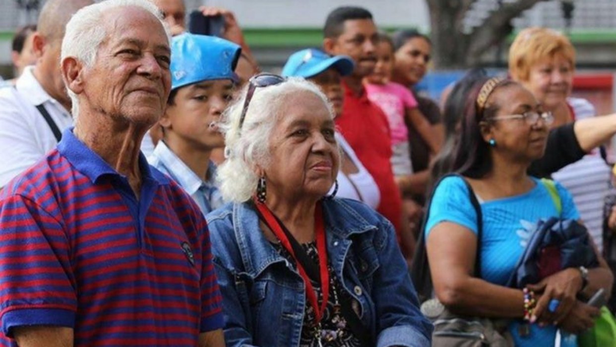 Jubilados empiezan a cobrar el Bono Contra la Guerra Económica este 18-Sept