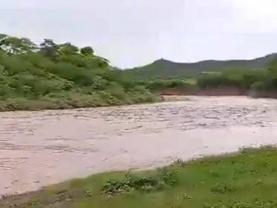 Al menos 38 casas y 68 familias afectadas por desbordamiento de un río debido a fuertes precipitaciones en Falcón