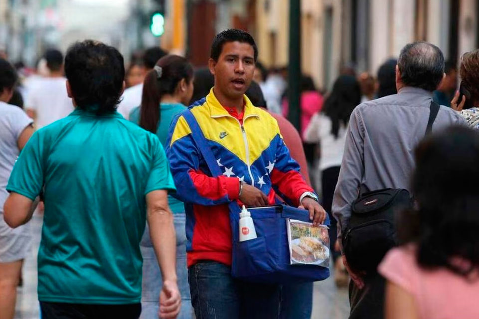 Migrantes venezolanos en Perú preocupados por nuevas medidas del gobierno