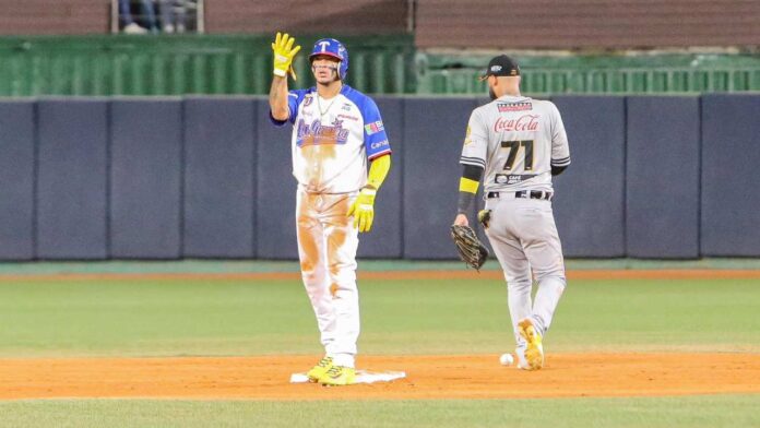 Tiburones de La Guaira y Leones del Caracas igualaron en duelo de pretemporada