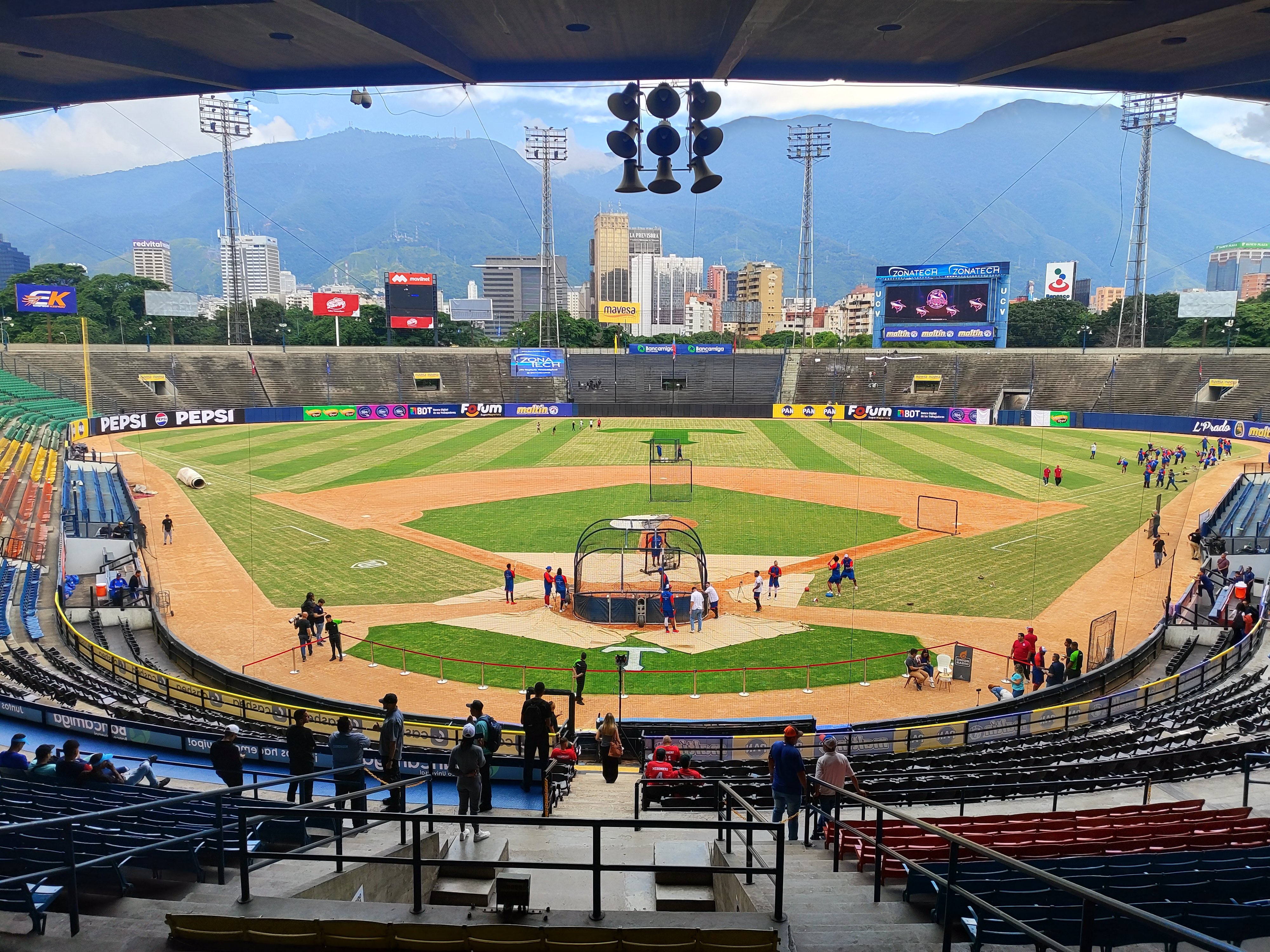 Tiburones de La Guaira y Navegantes del Magallanes suben el telón de la temporada 2024-25 de la LVBP