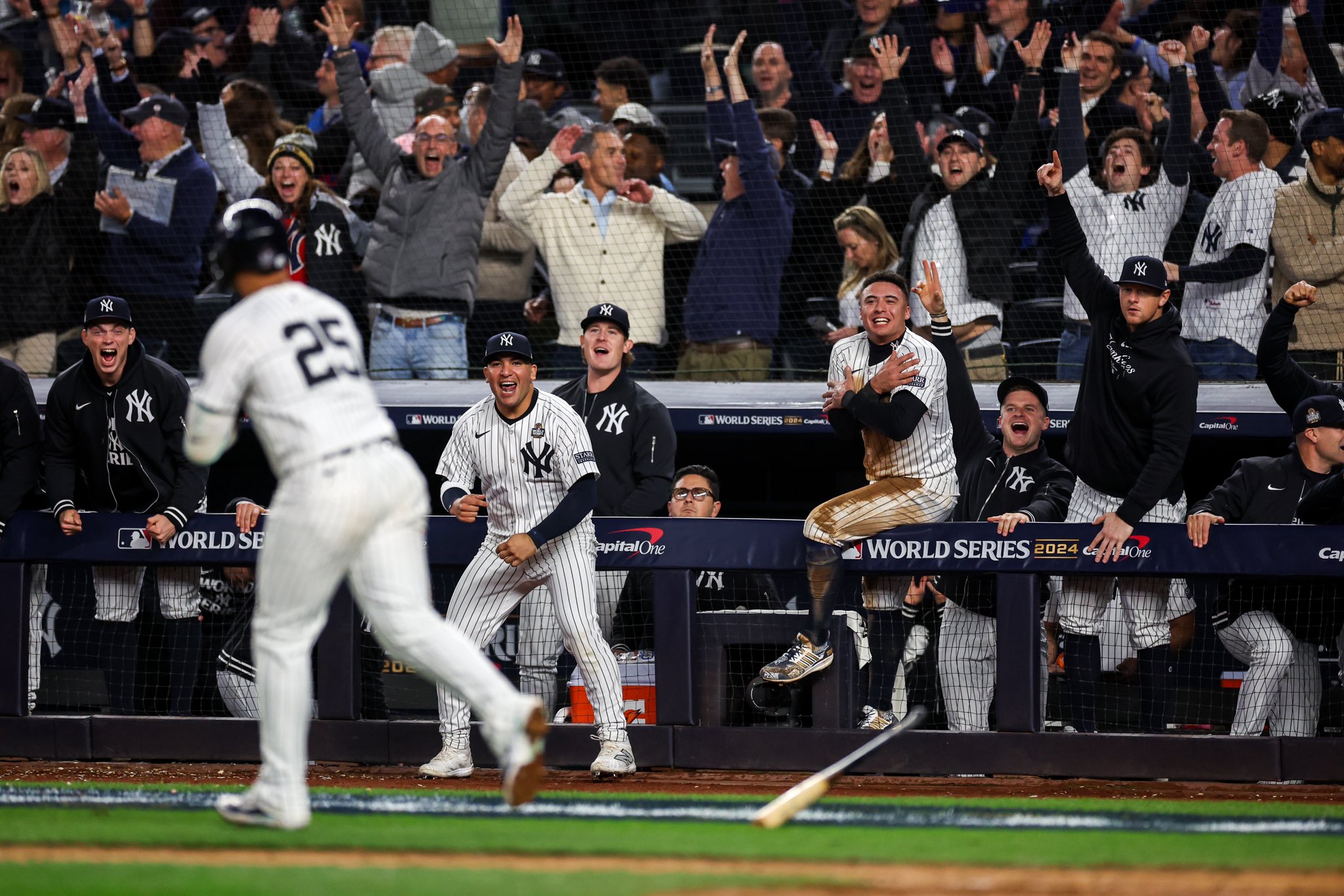 Yankees de Nueva York evitan la barrida y obligan a un quinto juego en la Serie Mundial