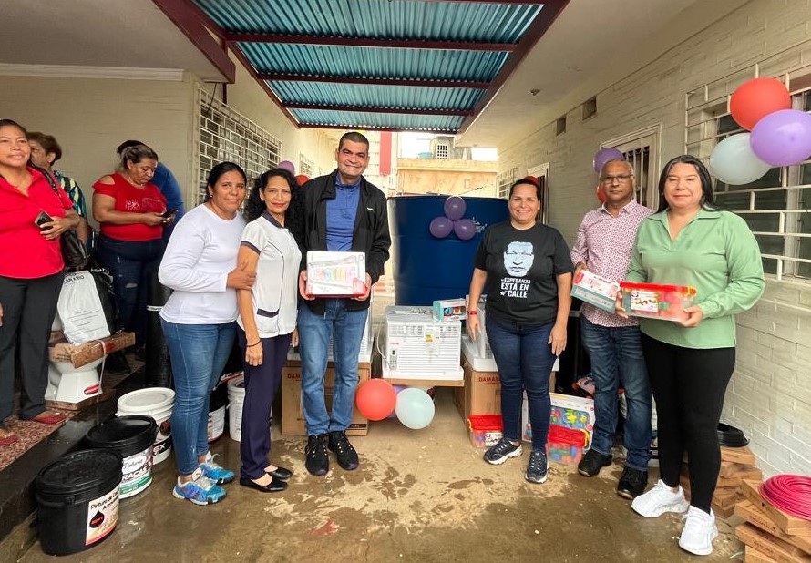 Fundapadrina dotó escuela especial que atiende a más de 30 niños en Maracaibo para su remodelación