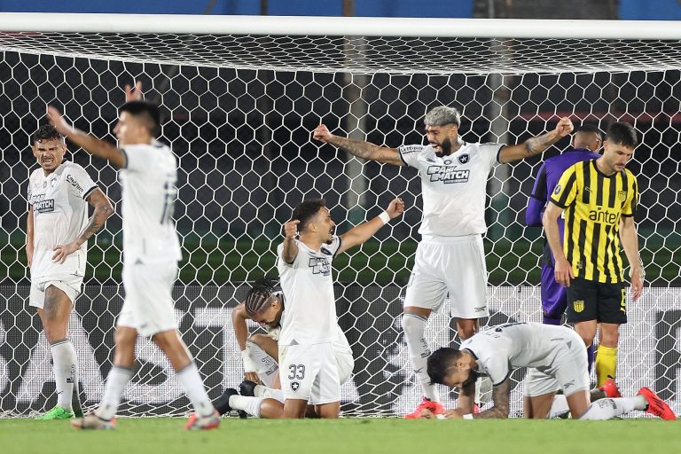 Botafogo sufrió ante Peñarol y es finalista de la Copa Libertadores