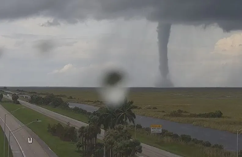 Texas envía personal de emergencia para apoyar a Florida ante el huracán Milton