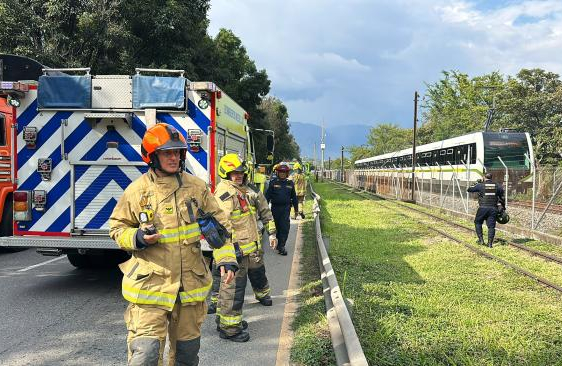 Emergencia en el Metro de Medellín: se incendió una parte que conduce la energía del sistema