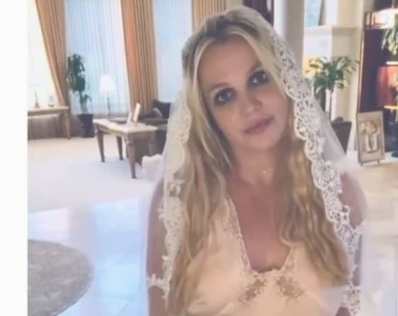 Britney Spears anunció que se casó consigo misma