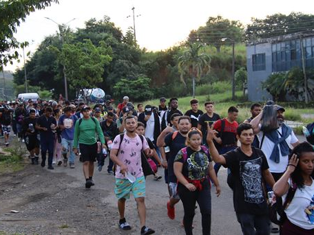 Una caravana de migrantes sale desde el sur de México ante la falta de empleo y seguridad