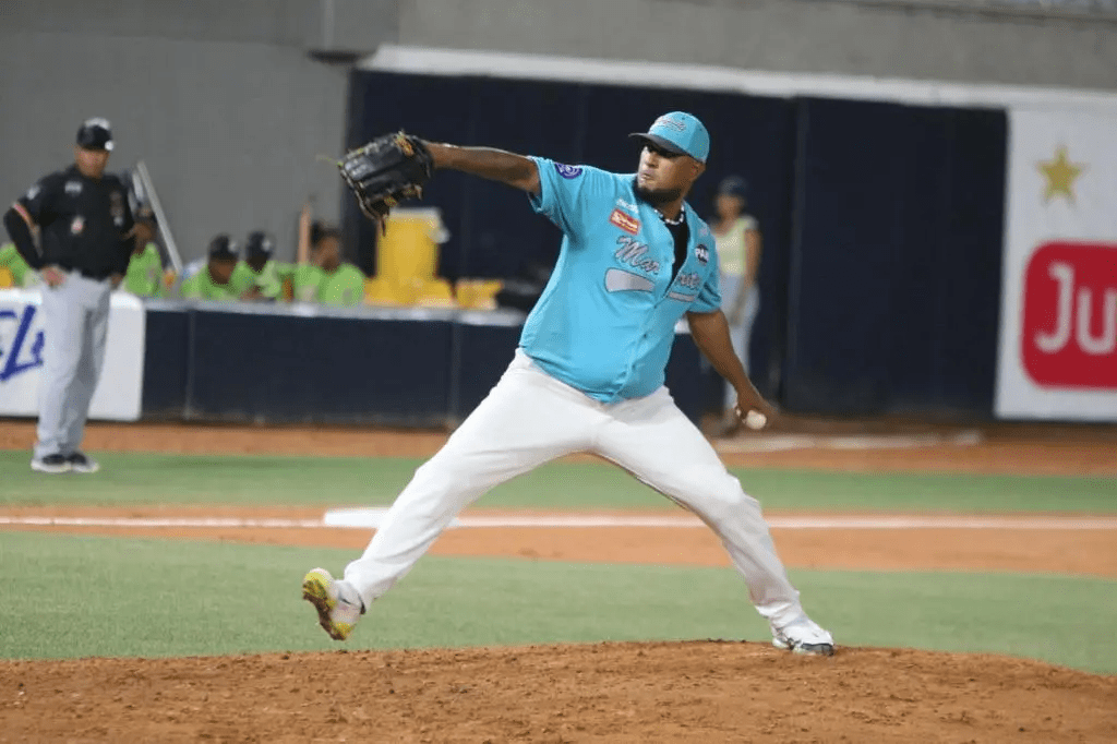 Félix Doubront jugará en los Cangrejeros de Santurce