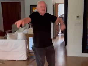 Anthony Hopkins se vuelve viral con su baile improvisado