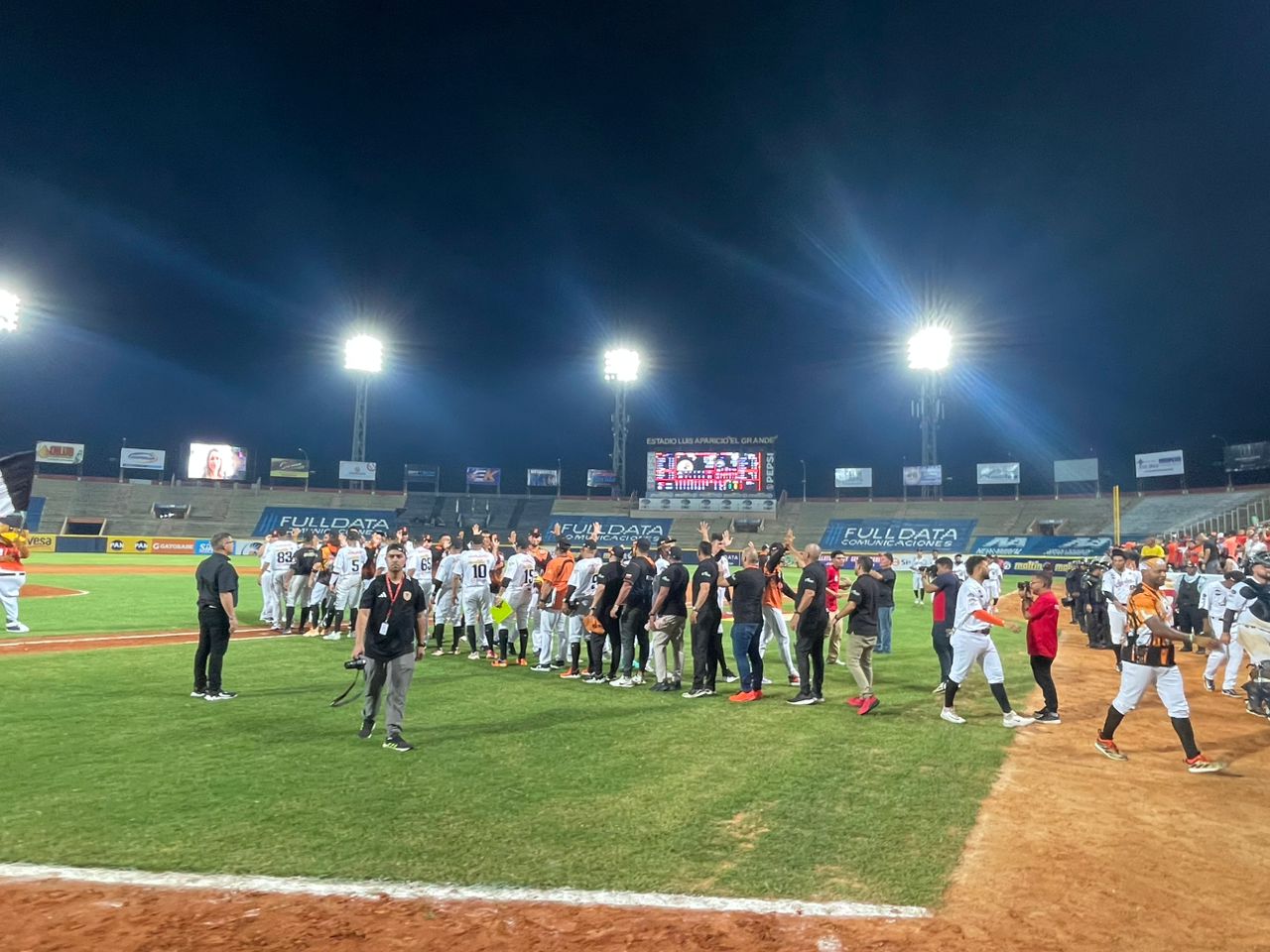 Águilas triunfó ante Bravos en el juego inaugural de Maracaibo